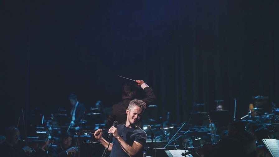 Vicente García inicia su “tour despedida a la mar” agotando dos noches seguidas en Bogotá