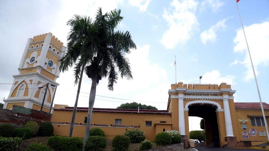Rechazan que la  Fortaleza San Luis sea convertida en un parqueo