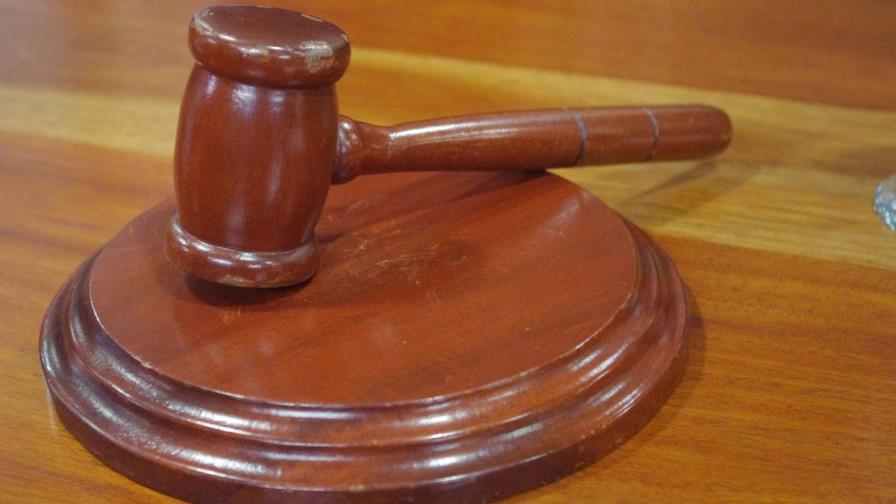 Cancelan a jueza que se reunió con abogado de un proceso