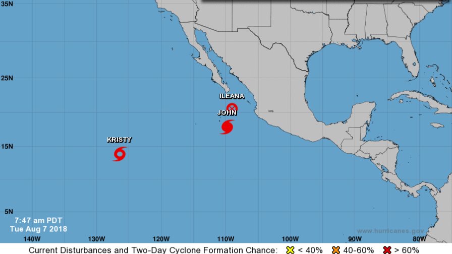 Huracán y dos tormentas tropicales avanzan por el Pacífico
