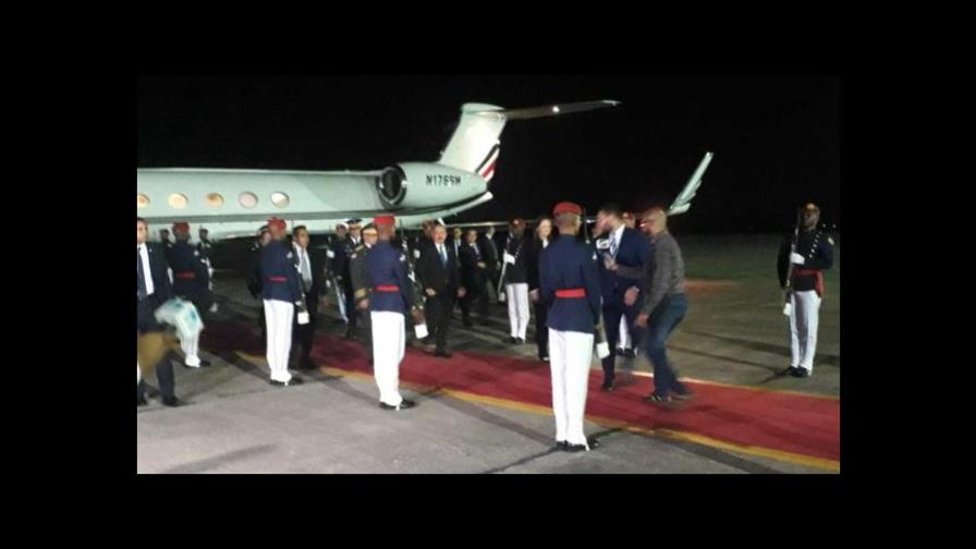 Presidente Danilo Medina llega al país procedente de Colombia Presidente Danilo Medina llega al país procedente de Colombia