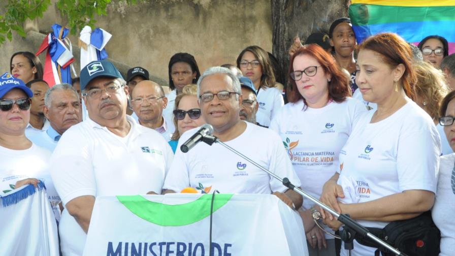 Instituciones llaman a lactar en  los primeros seis meses de los bebés