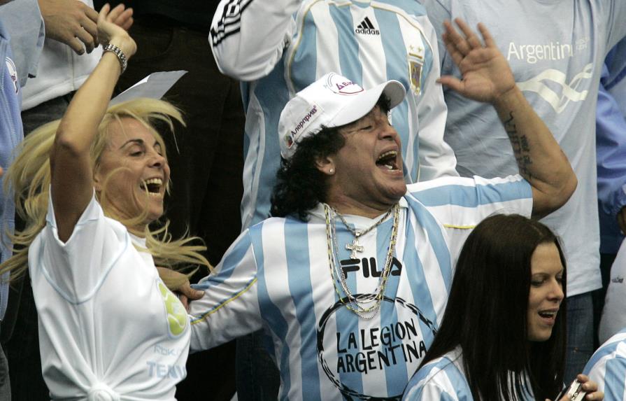 Maradona puede demandar a exesposa por fraude