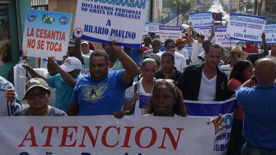 Empleados de Coraasan realizan marcha en demanda de libertad sindical