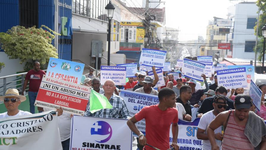 Empleados de Coraasan realizan marcha en demanda de libertad sindical Empleados de Coraasan realizan marcha en demanda de libertad sindical