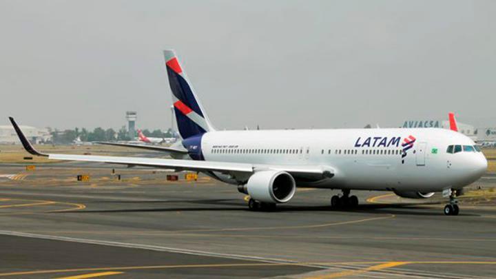 Niña chilena de 14 años muere en avión de Latam en ruta Miami-Santiago
