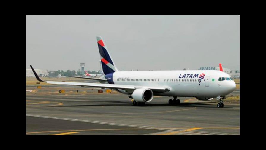 Niña chilena de 14 años muere en avión de Latam en ruta Miami-Santiago