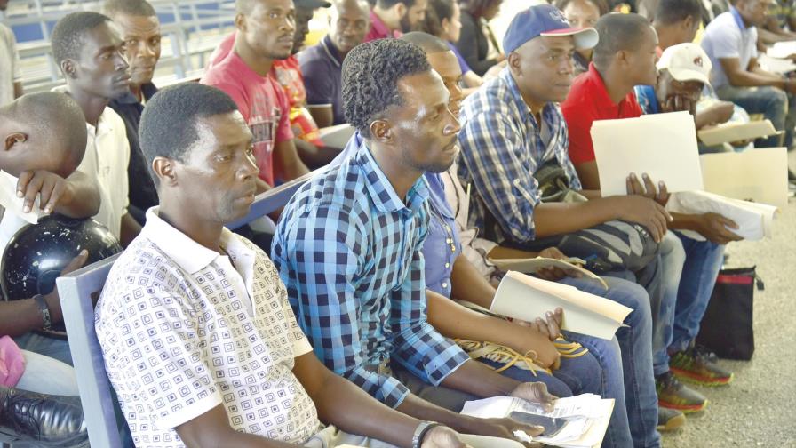 A extranjeros del Plan Nacional de Regularización les toca renovar