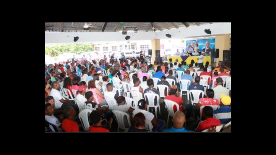 Domínguez Brito va a Nagua y pide que la conviertan en polo turístico