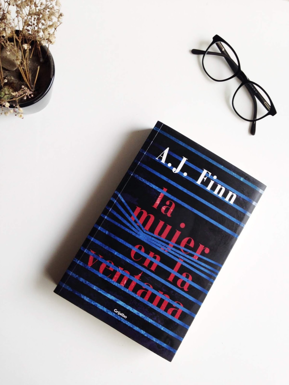 “La mujer en la ventana” - A.J Finn (Penguin Random)