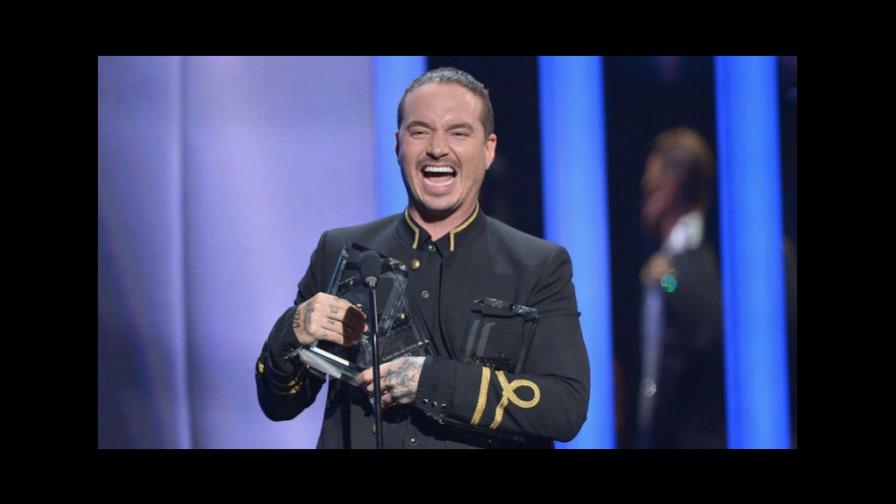 JBalvin habla de su orientación sexual y niega romance con cantante de Piso 21