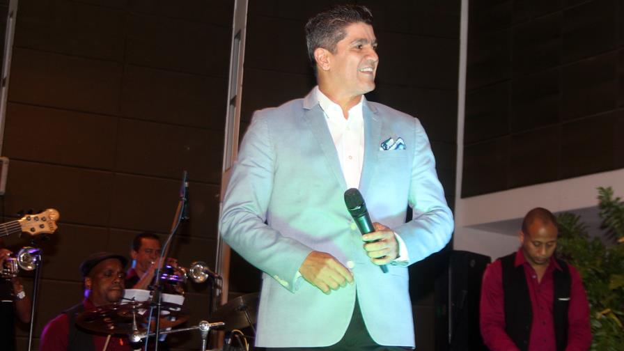 Eddy Herrera aterriza en Costa Rica y Colombia para gira y filmación de videos