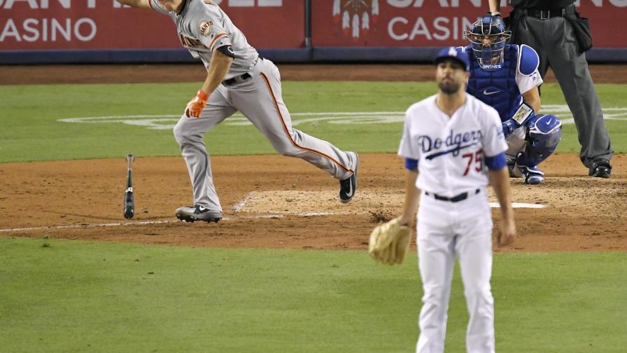 Gigantes remontan con 4 en 9no y vencen a Dodgers por 5-2
