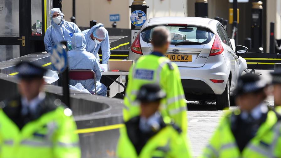 Atentado con automóvil en el Parlamento británico deja varios heridos