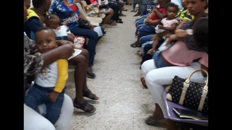 Médicos denuncian hacinamiento en área de consulta de hospital Robert Reid Cabral Médicos denuncian hacinamiento en área de consulta de hospital Robert Reid Cabral