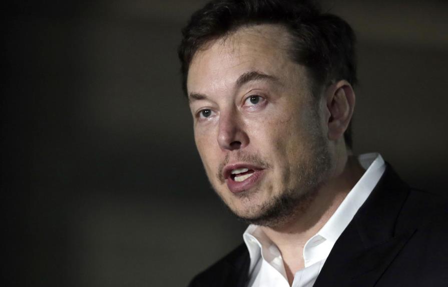 Musk dice Arabia Saudí financiaría movimiento Tesla