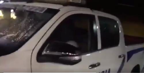 VIDEO: Policía promete “sanción” contra agentes dormían adentro de patrulla