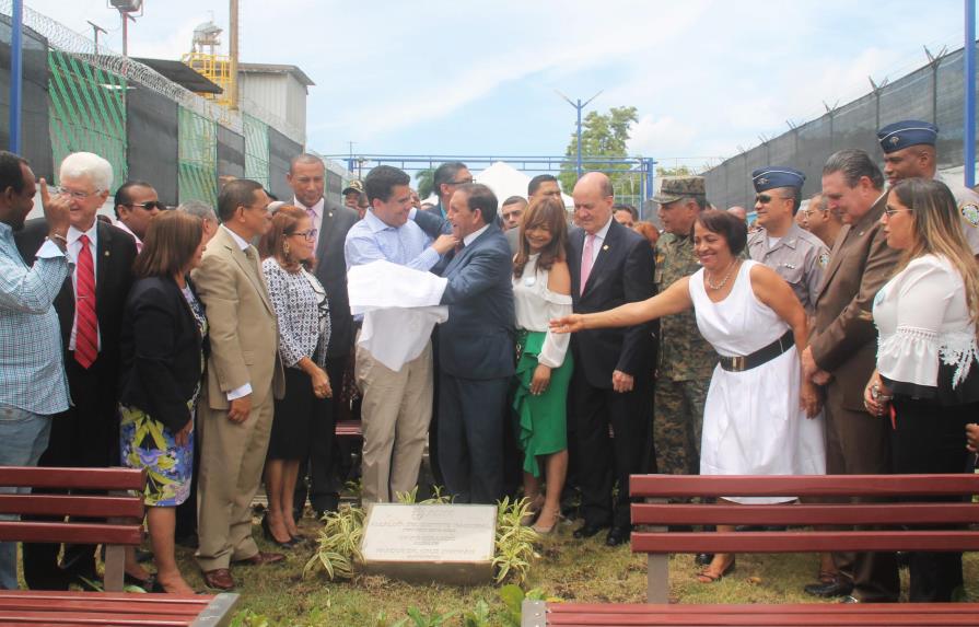 Alcaldía del Distrito Nacional inaugura parque doctor Cruz Jiminián en Cristo Rey