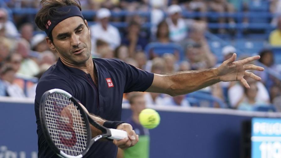 Federer gana en Cincinnati y enfrentará al argentino Mayer; Serena cae