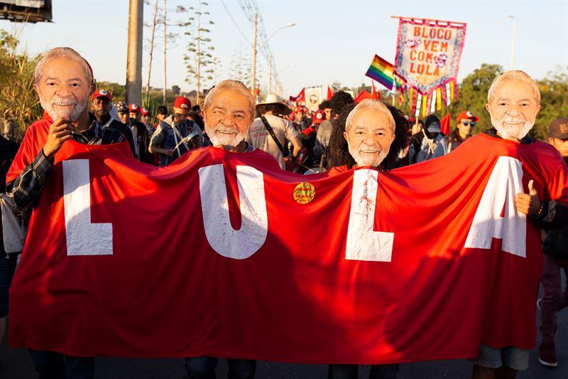 El PT afirma que inscribir la candidatura de Lula es obedecer “al pueblo”