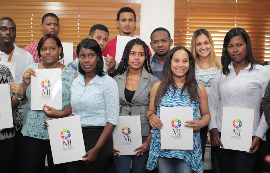 Ministerio de la Juventud anuncia convocatoria para becas en el área de tecnología