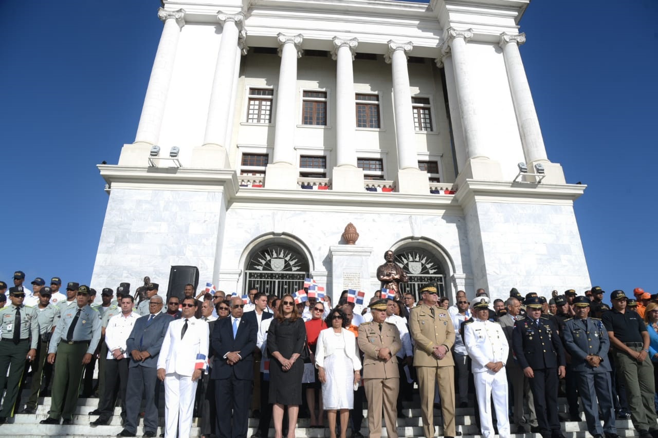 Las autoridades civiles y militares que asistieron al acto de conmemoración de la restauración de la República, este jueves 16 de agosto de 2018.