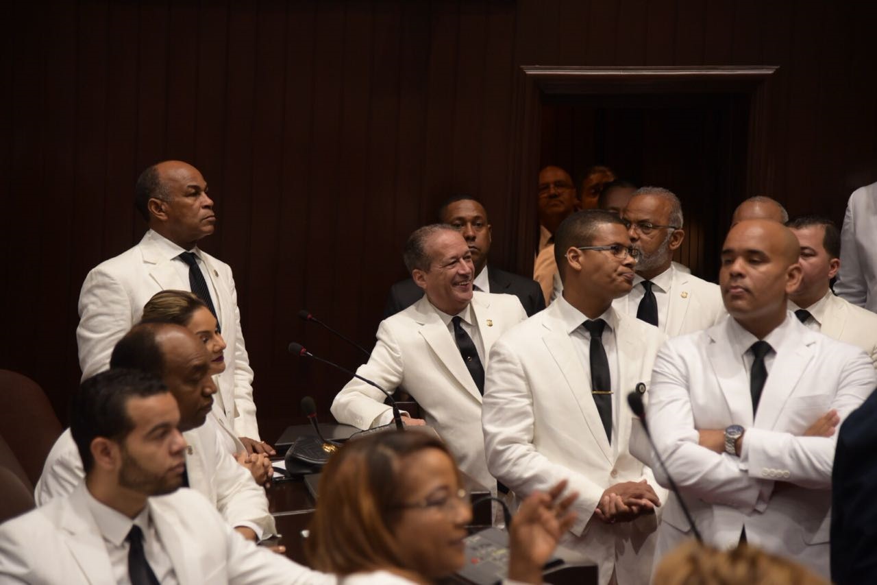 El presidente del Senado en la Cámara de Diputados durante la selección del bufete directivo, encabezada por Radhamés Camacho.