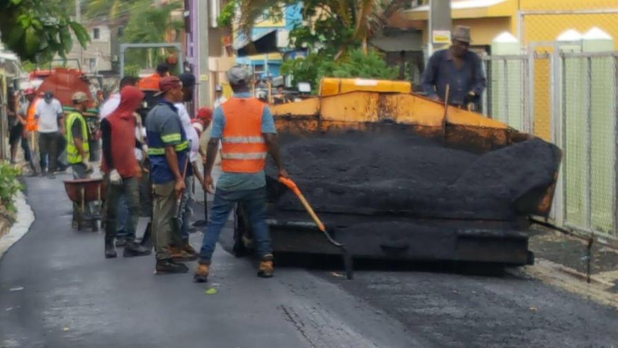 Invierten RD$82 millones para mejorar calles y drenaje de SDO Invierten RD$82 millones para mejorar calles y drenaje de SDO
