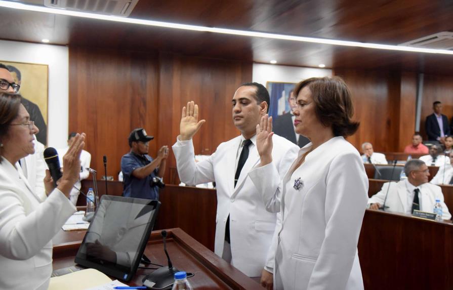 Regidores de Santiago eligen nuevo presidente