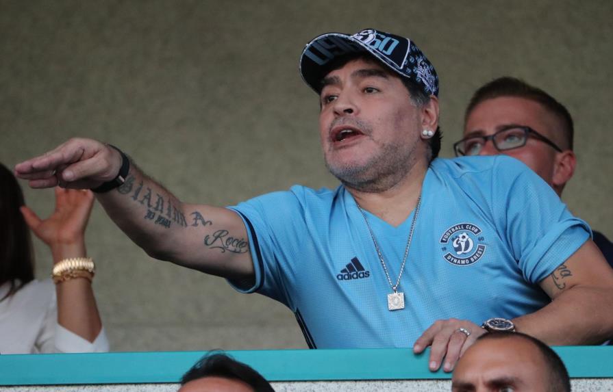 Maradona pide que le den “aire, respiro” a Messi en Argentina