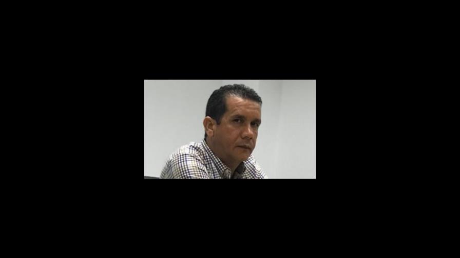 Comunitarios de Postrer Río denuncian agricultores usan el agua para sus regadíos
José Joaquín Olivo, presidente de la Asociación de Postrerrienses Residentes en Santo Domingo (APRESDO), y quien sirvió de portavoz de las diferentes entidades comunitarias atribuyó el problema a que productores agrícolas de la zona están desviando el agua para sus predios y conucos, situación que ya está fuera de control e impide la realización de labores tan elementales como cocinar y el aseo personal, indica una nota de prensa enviada a este medio.
Dijo que Horacio Mazara, director del Inapa, y las autoridades de la zona conocen la gravedad del problema pero que sospechosamente no intervienen tenemos agua, tenemos mucha agua, pero algunos la usan para regar cultivos de limones, berenjenas y otros frutos, sacrificando a todo un pueblo y nadie interviene, expresó.
Afirmó que la situación de empobrecimiento del lugar complica la solución, “contrario a la capital y otros pueblos aquí no hay dinero para hacer cisternas o comprar