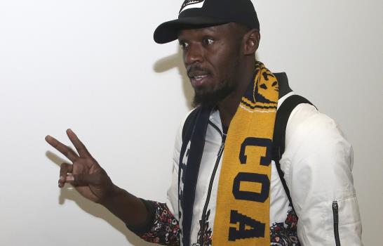 Usain Bolt arriba a Australia para prueba con club de fútbol