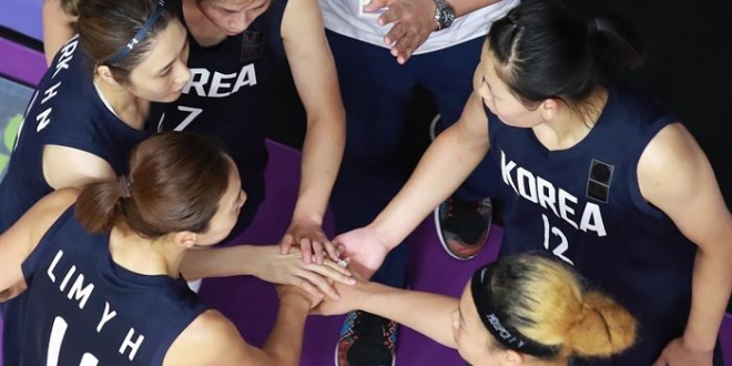 Jugadoras norcoreanas y surcoreanas del equipo unificado de Corea compiten contra Taiwán en los Juegos Asiáticos 2018.