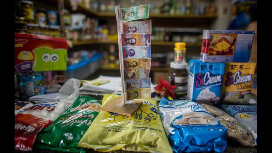 Venezolanos amanecen con menos ceros en sus cuentas y el país paralizado