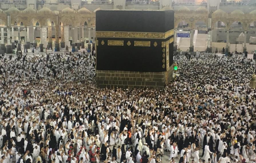 Más de dos millones de musulmanes cumplen principal rito de la peregrinación