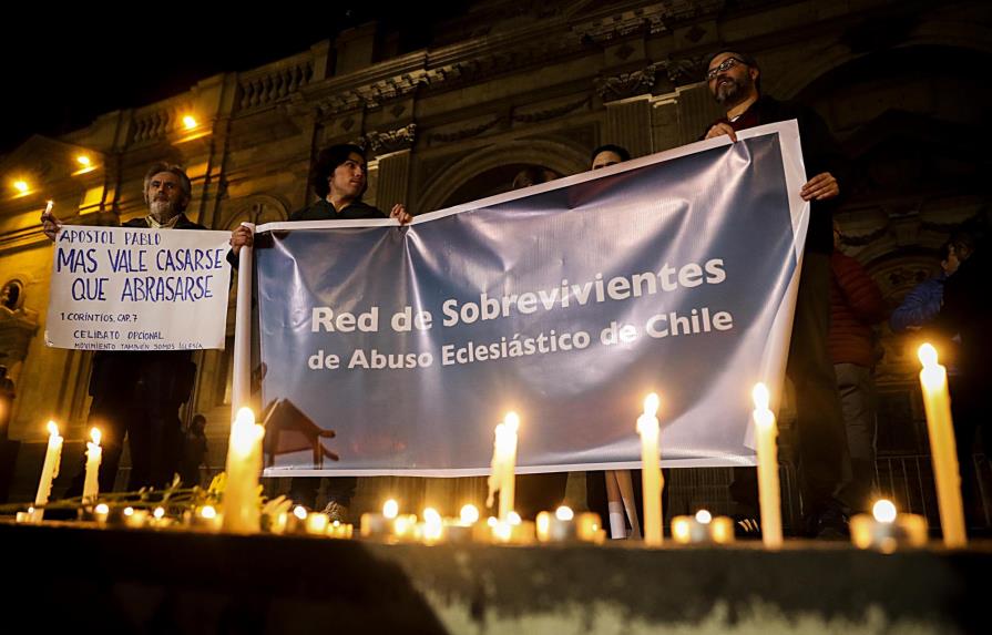 Víctimas de abuso sexual eclesiástico exigen justicia y el fin del silencio en Chile