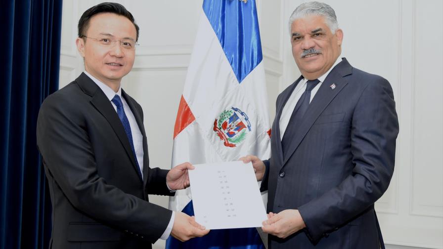 Canciller recibe copia de estilo del designado embajador de China Canciller recibe copia de estilo del designado embajador de China