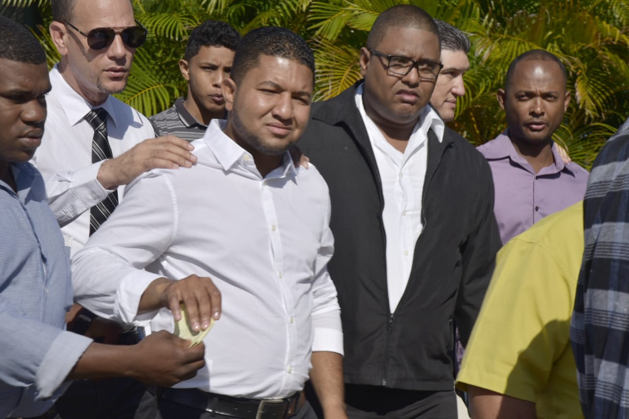 Vista de Hamlet Rodriguez, uno de los hijos del fallecido dirigente peledeísta.