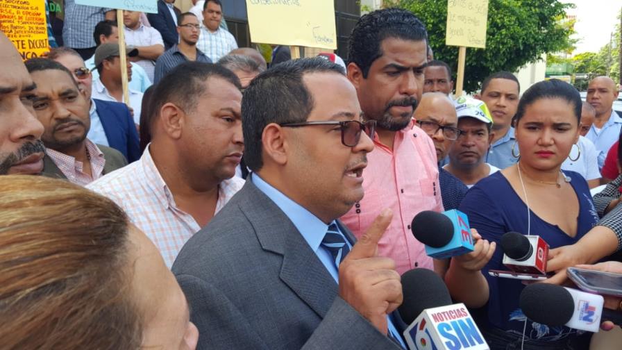 Dueños de bancas de loterías acusan a Leidsa y a Lotería Real de chantajearlos