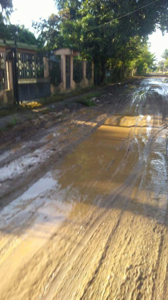 Paralizan escuelas de Chirino en Monte Plata, por reclamo de construcción carretera