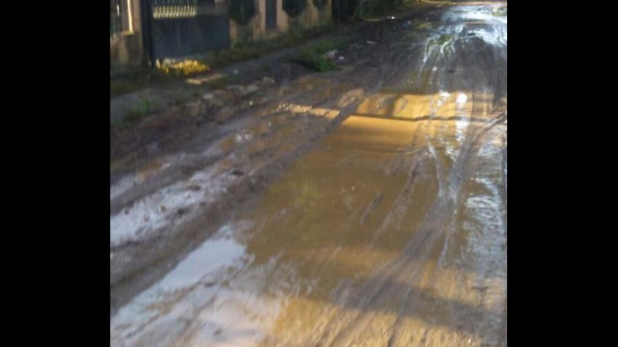 Paralizan escuelas de Chirino en Monte Plata, por reclamo de construcción carretera