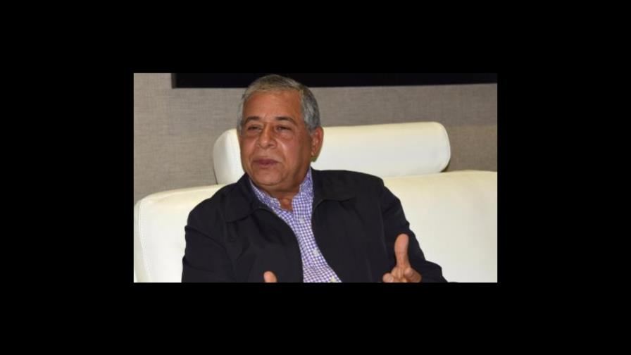 Roberto Salcedo afirma que Robertico compró “con su dinero” las mochilas que repartió Roberto Salcedo afirma que Robertico compró “con su dinero” las mochilas que repartió