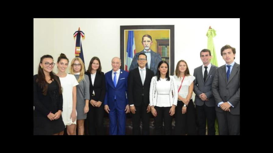 TSE recibe visita de abogados y estudiantes de Derecho de Europa TSE recibe visita de abogados y estudiantes de Derecho de Europa