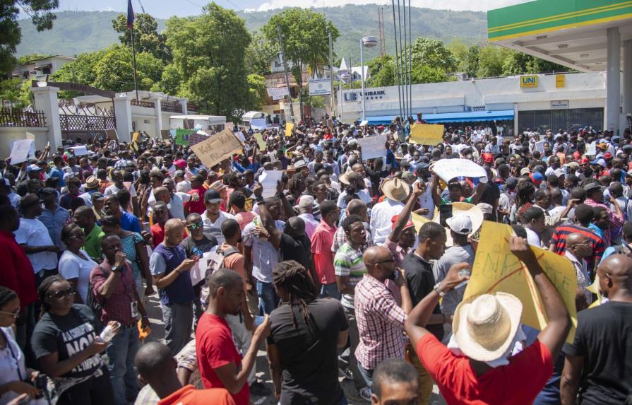 Cientos de haitianos se manifiestan en contra de la corrupción en su país