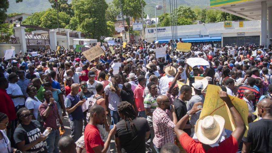 Cientos de haitianos se manifiestan en contra de la corrupción en su país