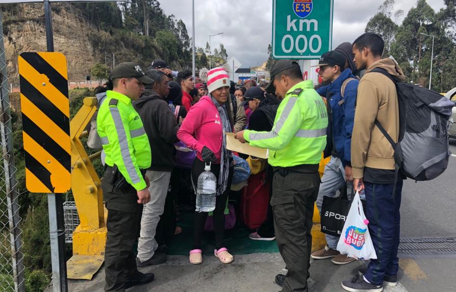 Ecuador suspende pasaporte para migración venezolana y abre ruta humanitaria