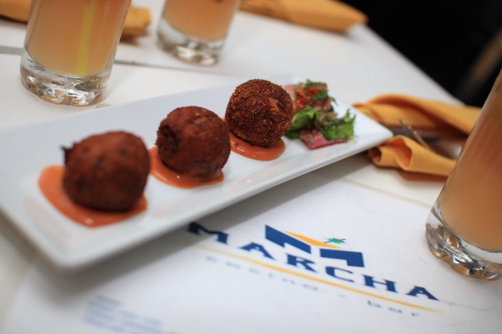 Los comensales disfrutaron de bebidas y platos típicos dominicanos 