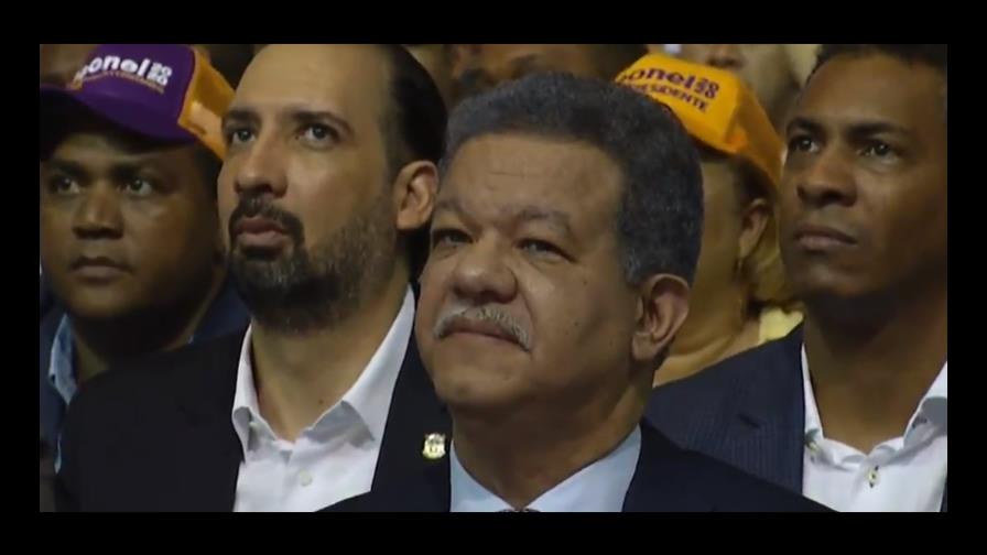 “Más fuerte, vivito y coleando”, merengue que deja iniciado acto de Leonel 