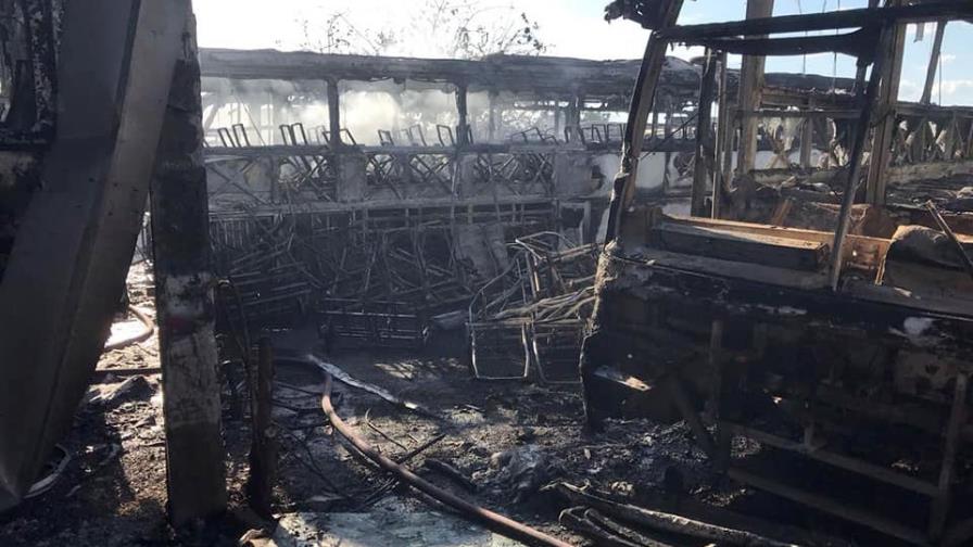 Incendio destruye siete autobuses de la empresa Expreso Vegano
