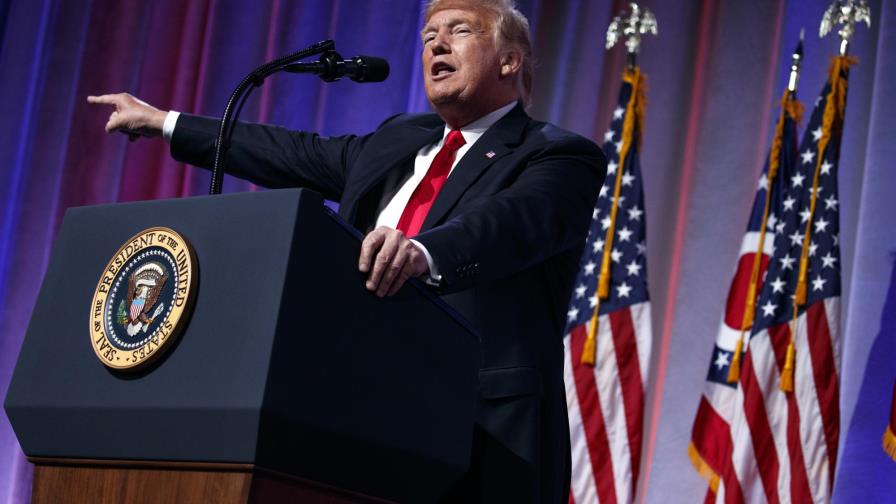 Trump rechazó un comunicado de la Casa Blanca que calificaba a McCain de “héroe” Trump rechazó un comunicado de la Casa Blanca que calificaba a McCain de “héroe”